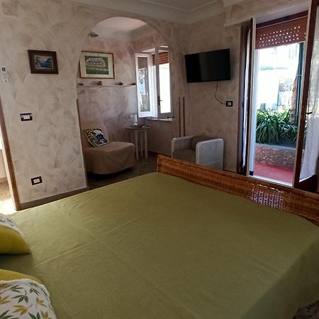 Villa Dei Fiori B&B 卡普里 外观 照片